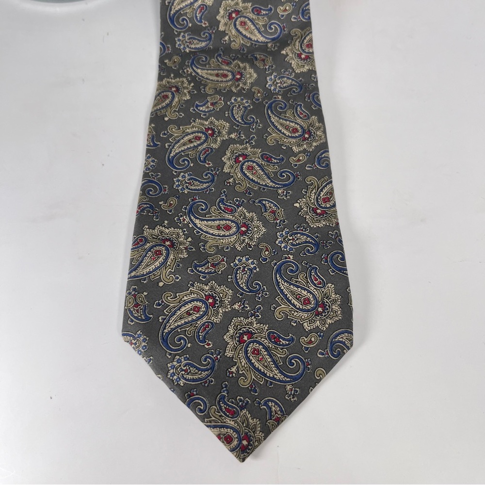 Yves Saint Laurent Vintage Men’s Silk Neck Tie. Gray w/Gold, Blue & Red Paisley